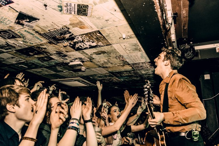 Circa Waves performing